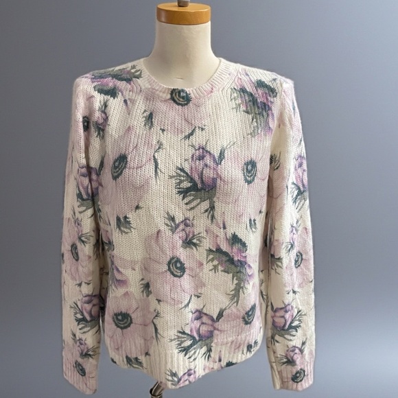 Philosophy Sweaters - NWOT Philosophy Cream Knit Lavender Purple Floral Sweater Sz M